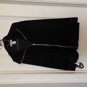 Womens black velour zipper jacket.  Size 1X